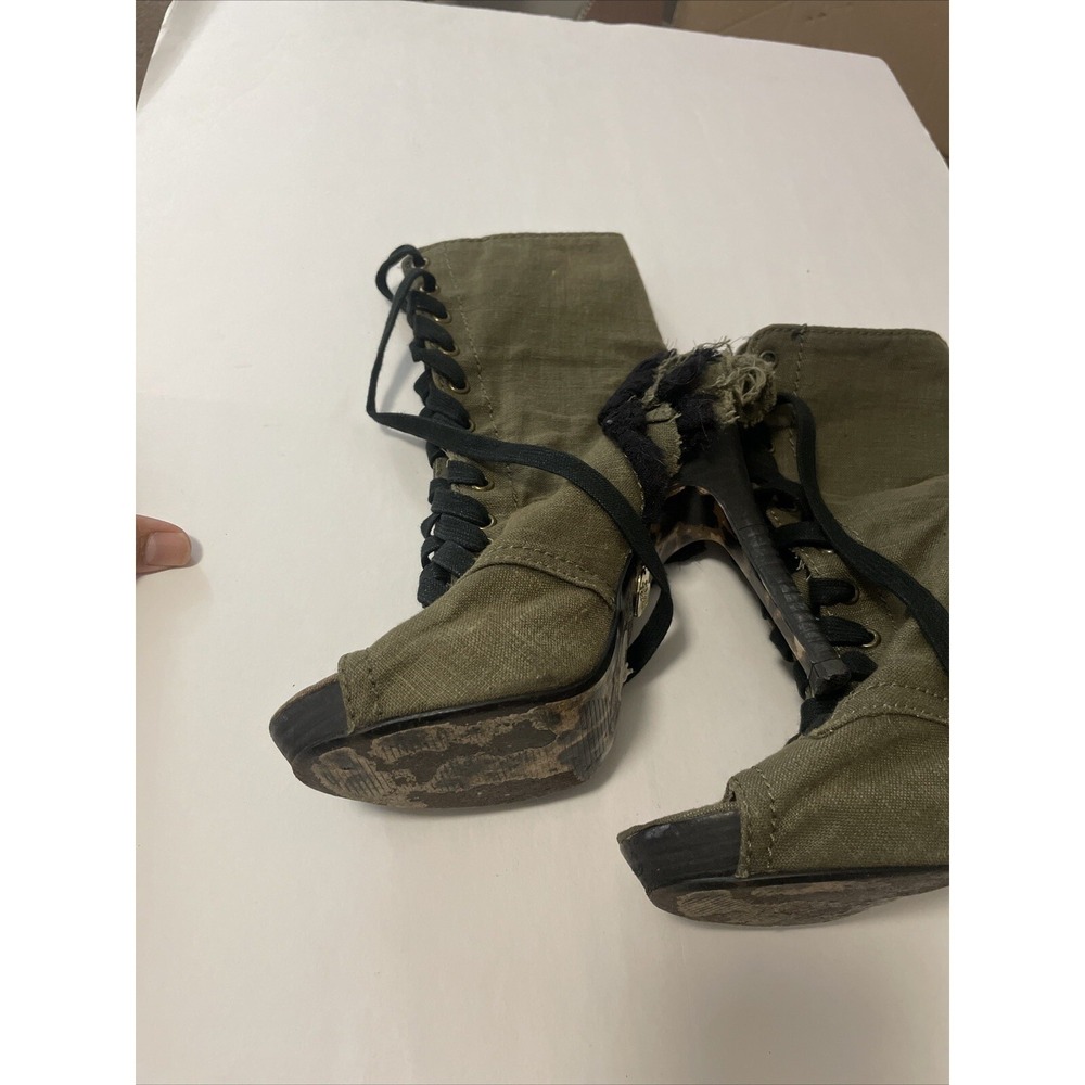 women's heels Betsey Johnson Size 5.5M